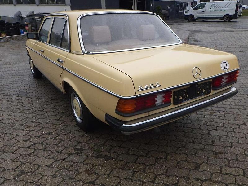 Gebraucht Mercedes 240 72 PS (52 kW) 1981 Gelb Limousine