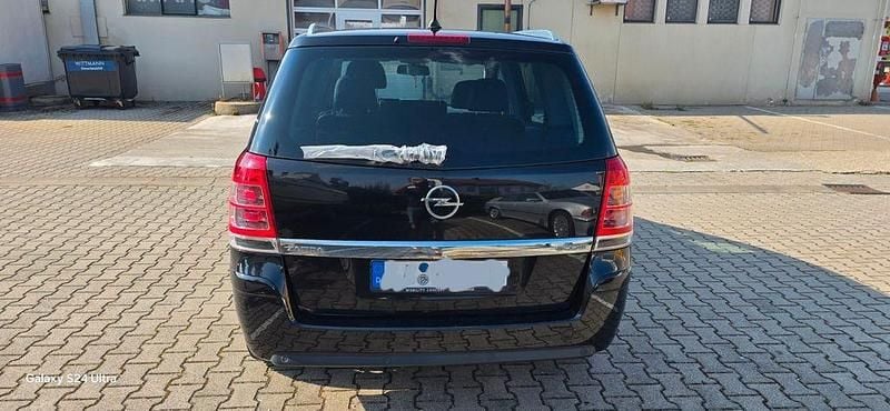 Schwarz Gebraucht 2011 Opel Zafira Sport Van / Kleinbus | 3.400 € (Etwas zu teuer) - Bild 1/4