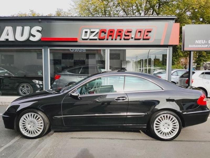 Gebraucht Mercedes CLK320 224 PS (164 kW) 2007 Obsidianschwarz  metalliclack (metallic) Coupé