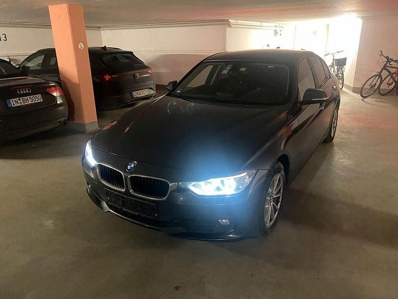 Gebraucht BMW 320 184 PS (135 kW) 2013 Grau Limousine
