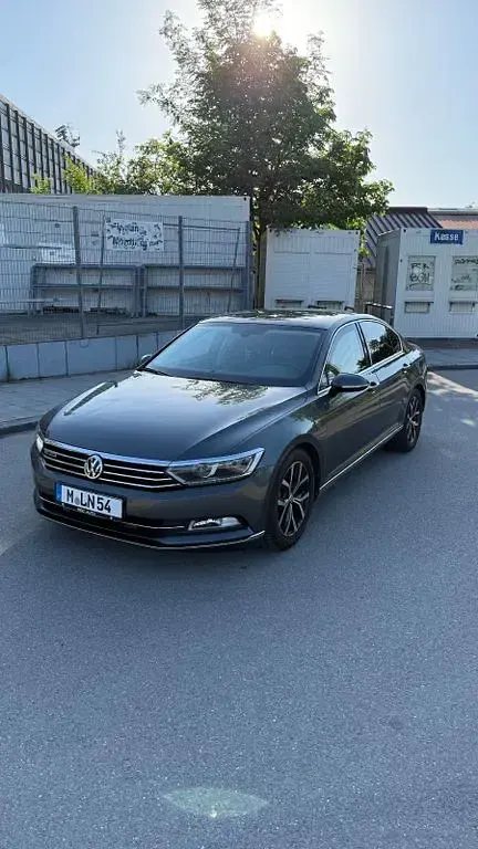 Gebraucht VW Passat Highline 239 PS (175 kW) 2016 Grau Limousine