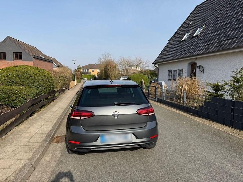 Gebraucht VW Golf VII Join 116 PS (85 kW) 2018 Grau Kleinwagen