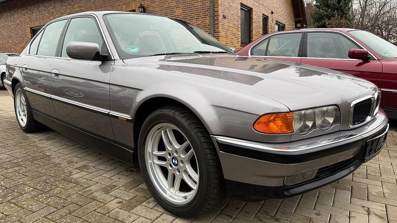 Grau Gebraucht 1999 BMW 728 Limousine | 17.950 € - Bild 1/4