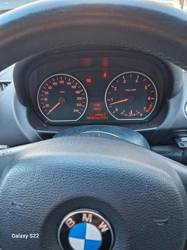 Gebraucht BMW 116 122 PS (89 kW) 2011 Schwarz Kleinwagen