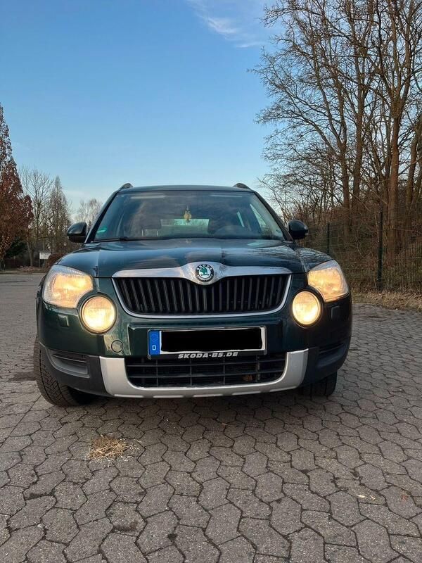 Grün Gebraucht 2011 Skoda Yeti Ambition SUV | 10.800 € (Teuer) - Bild 1/4