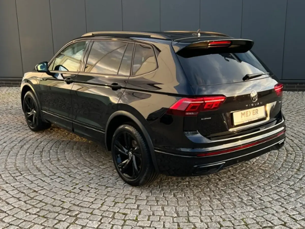 Gebraucht VW Tiguan Allspace R-line 193 PS (141 kW) 2024 Deep black perleffekt SUV
