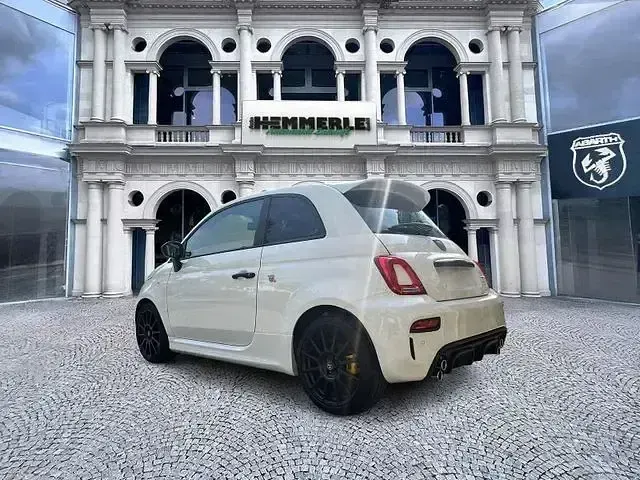 Gebraucht Abarth 695 179 PS (131 kW) 2024 Gara weiß Kleinwagen