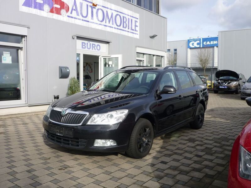 Schwarz Gebraucht 2011 Skoda Octavia Ambiente Kombi | 3.900 € - Bild 1/4