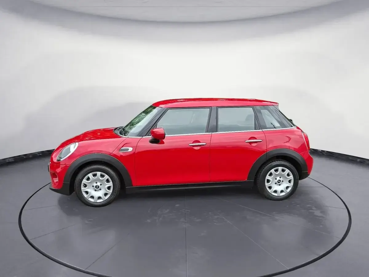 Käytetty Mini ONE 102 HP (75 kW) 2019 Viistoperä