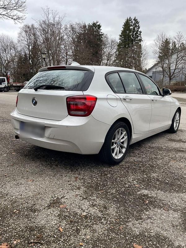 Gebraucht BMW 114 102 PS (75 kW) 2012 Weiß Kleinwagen