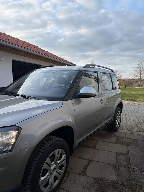 Gebraucht Skoda Yeti 110 PS (80 kW) 2016 Grau SUV
