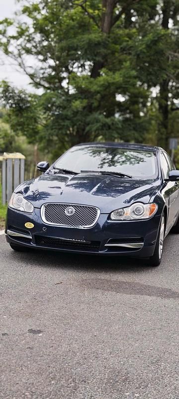 Blau Gebraucht 2010 Jaguar XF Luxury Limousine | 4.950 € (Superpreis) - Bild 1/4