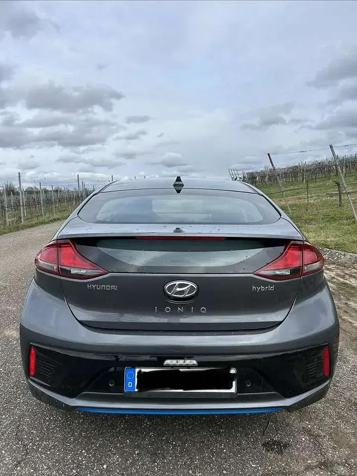 Gebraucht Hyundai Ioniq Trend 105 PS (77 kW) 2019 Grau Kleinwagen