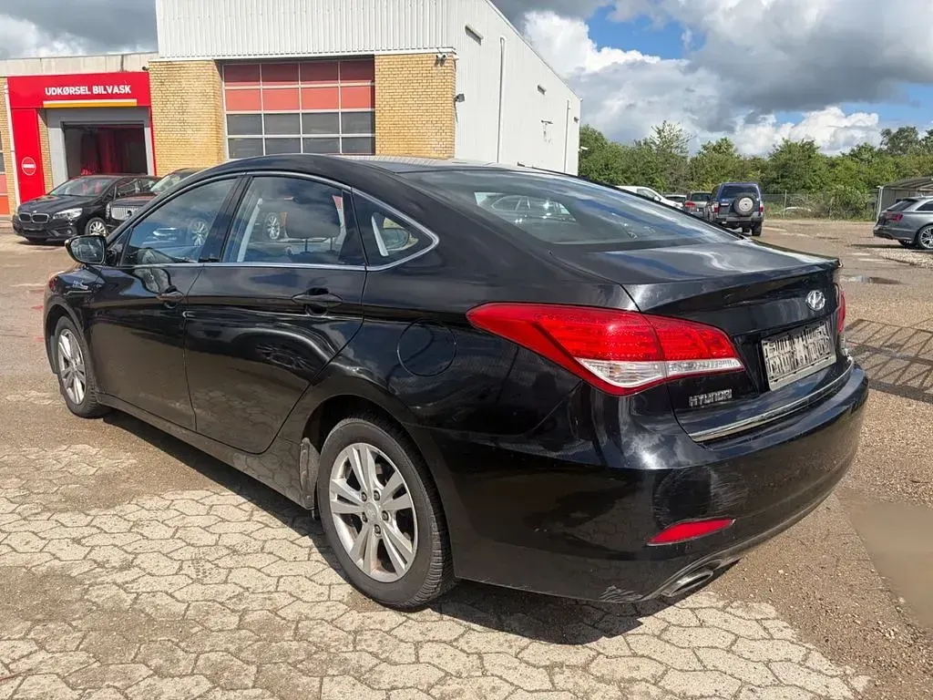 Gebraucht Hyundai i40 116 PS (85 kW) 2012 Schwarz Limousine