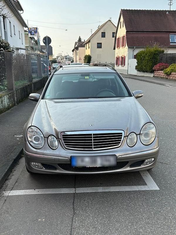 Gebraucht Mercedes E200 163 PS (119 kW) 2004 Gold Limousine