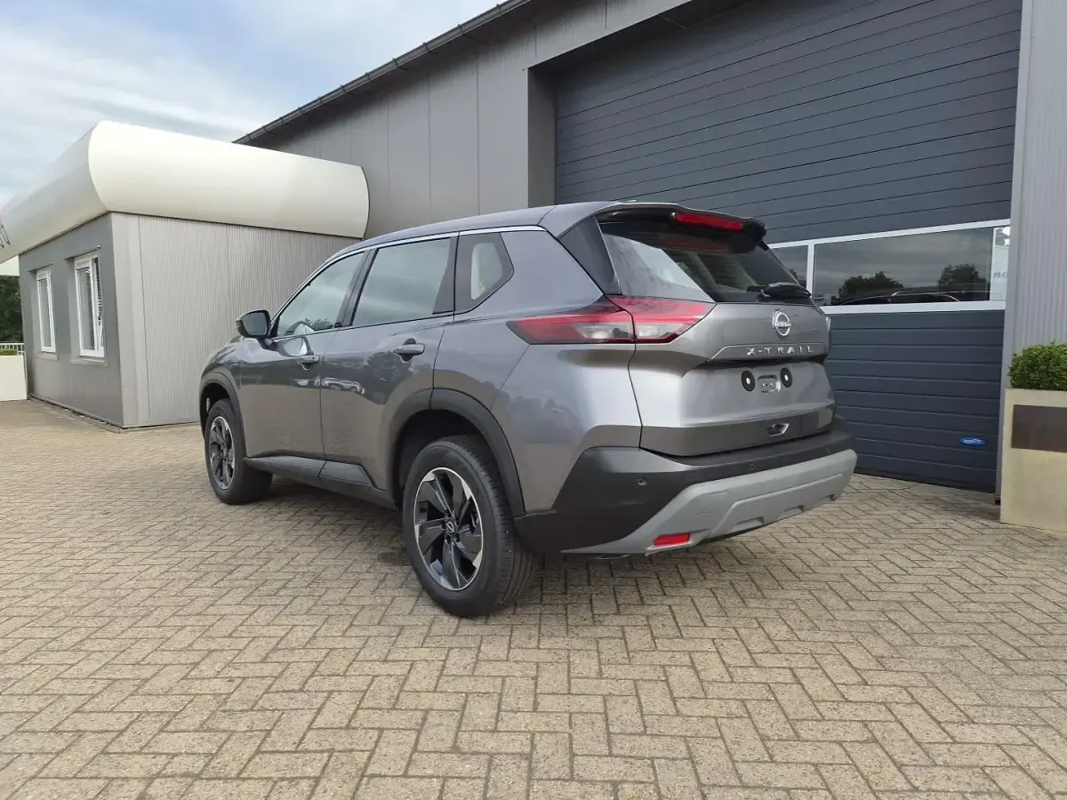 Neu Nissan X-Trail Acenta 163 PS (119 kW) 2026 Dark grey SUV