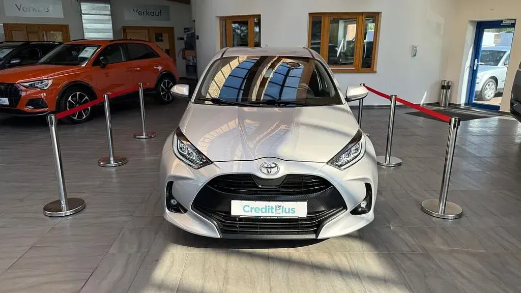Gebraucht Toyota Yaris 125 PS (91 kW) 2021 Silber (metallic) Kleinwagen