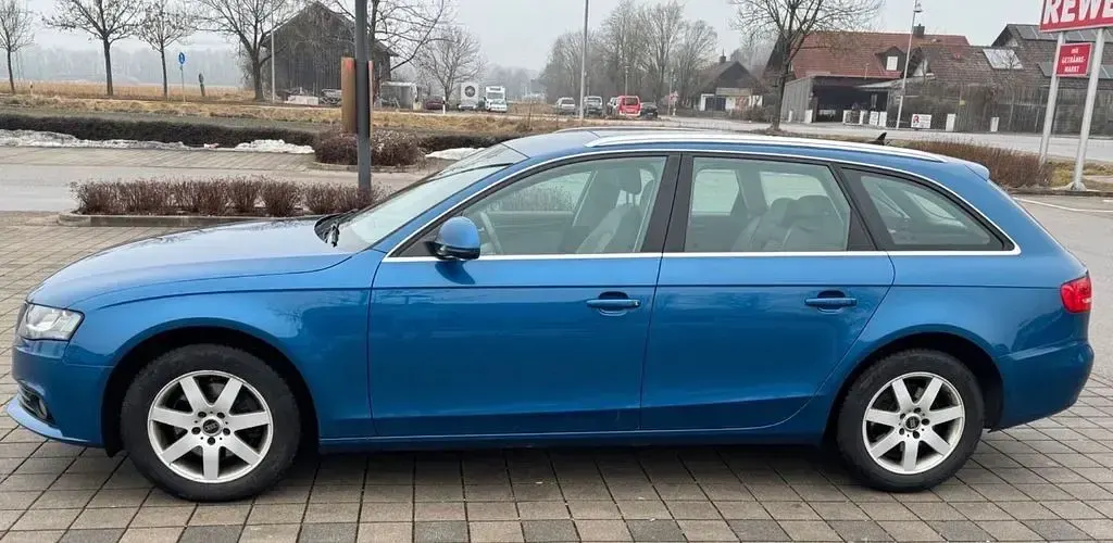 Gebraucht Audi A4 Ambition 143 PS (105 kW) 2010 Blau Kombi