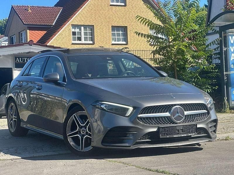 Mountaingrau Gebraucht 2019 Mercedes A200 AMG line Limousine | 23.900 € (Guter Preis) - Bild 1/4