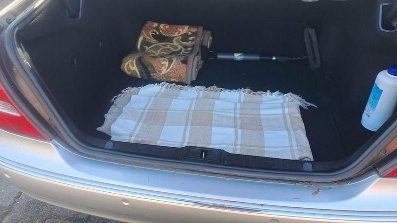 Gebraucht Mercedes E280 177 PS (130 kW) 2024 Silber Limousine