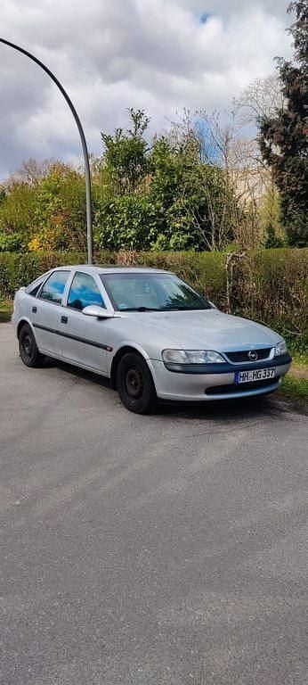 Gebraucht Opel Vectra 101 PS (74 kW) 1997 Silber Limousine