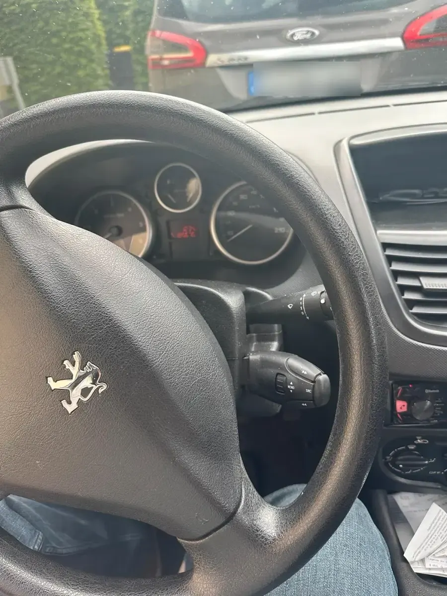 Gebraucht Peugeot 206+ 65 PS (47 kW) 2011 Grau Kleinwagen