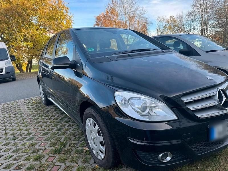 Gebraucht Mercedes B160 116 PS (85 kW) 2011 Schwarz Van / Kleinbus