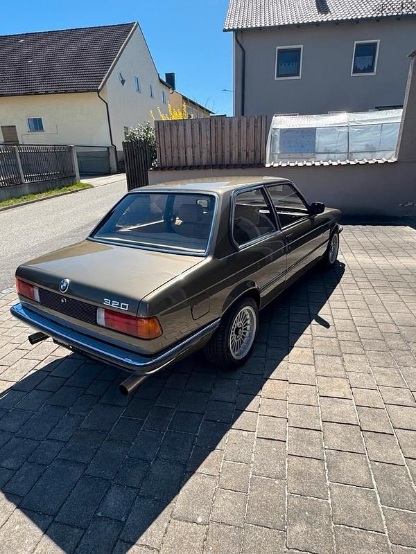 Gebraucht BMW 320 122 PS (89 kW) 1981 Braun Coupé