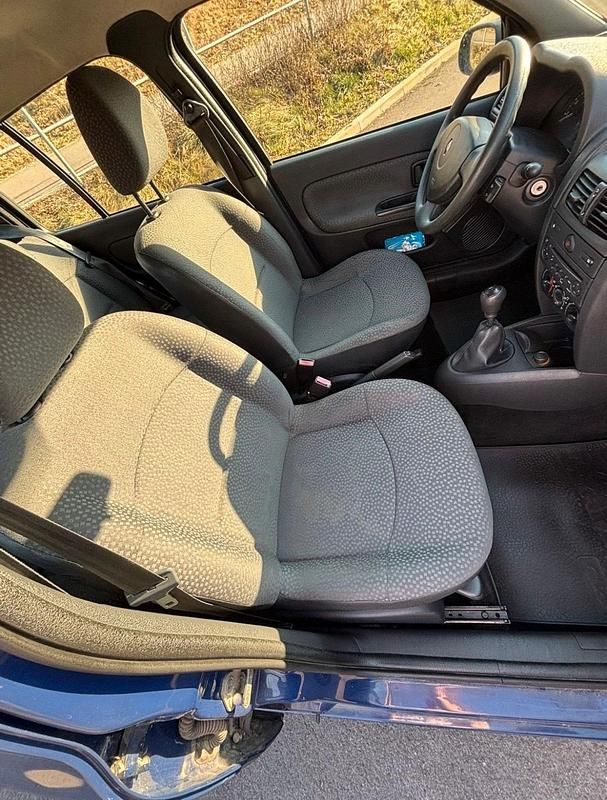 Gebraucht Renault Clio II 58 PS (42 kW) 2008 Blau Kleinwagen