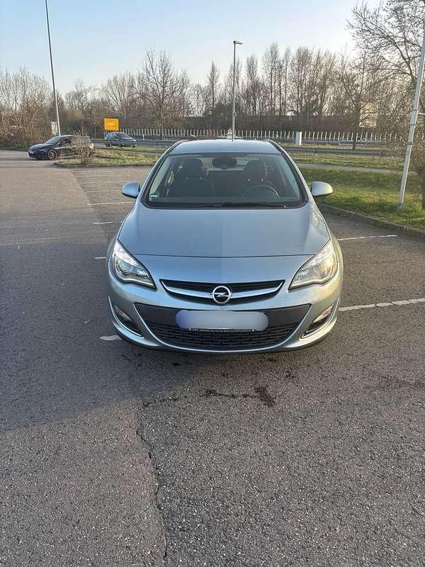 Gebraucht Opel Astra Edition 110 PS (80 kW) 2013 Grau Kombi