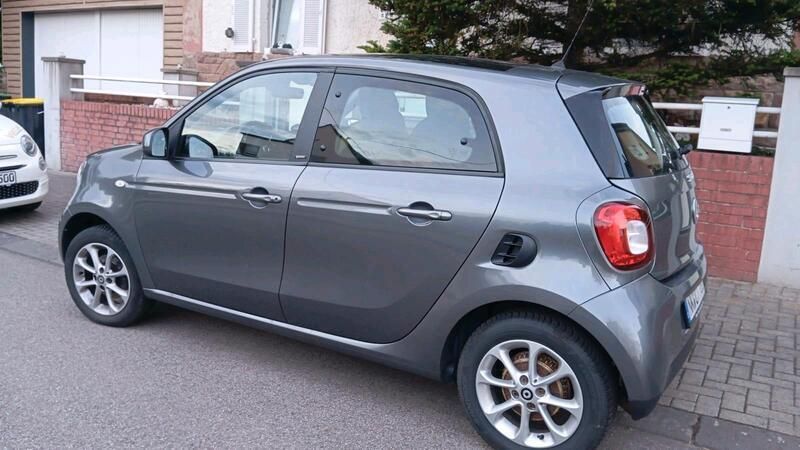 Grau Gebraucht 2019 Smart ForFour Kleinwagen | 15.999 € - Bild 1/4