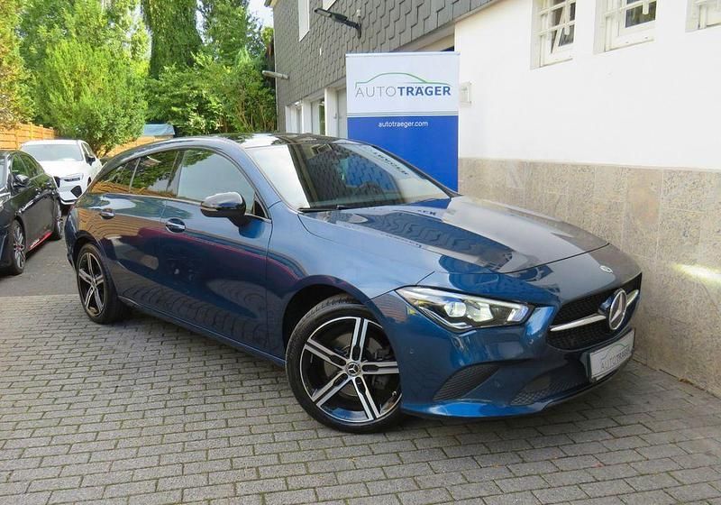Blau Gebraucht 2021 Mercedes CLA200 Shooting Brake Kombi | 26.990 € (Fairer Preis) - Bild 1/4