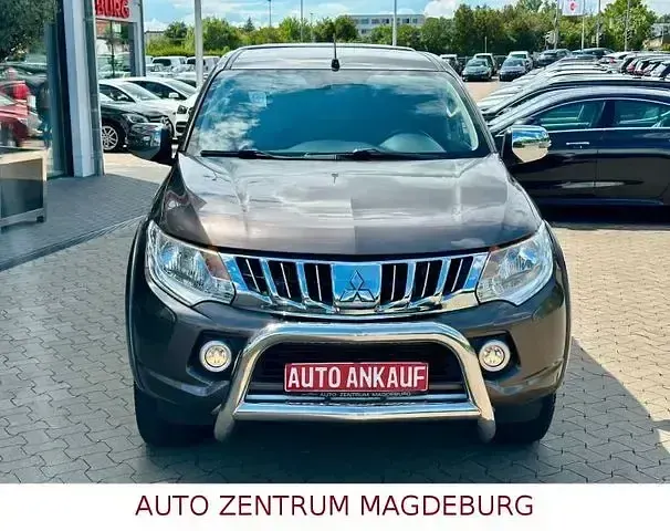 Gebraucht Mitsubishi L200 Plus 181 PS (133 kW) 2018 Braun Pickup