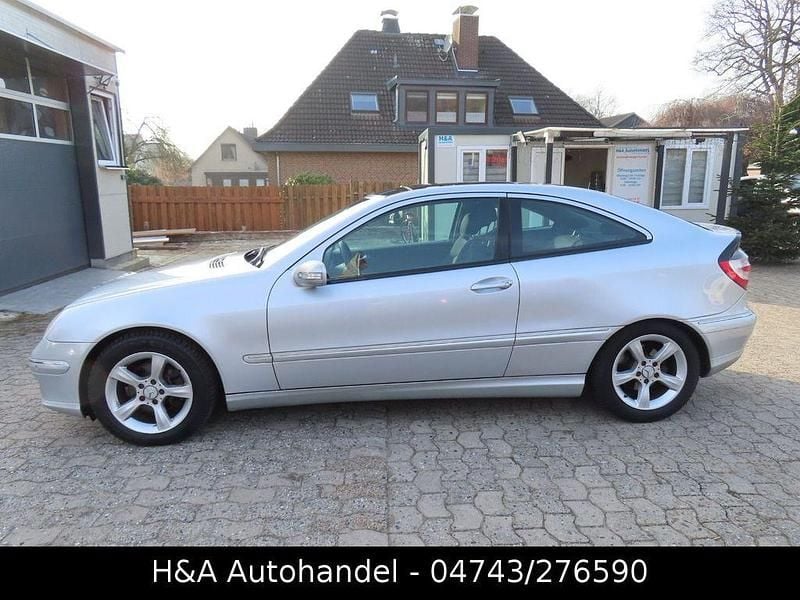 Gebraucht Mercedes C180 143 PS (105 kW) 2005 Silber Coupé