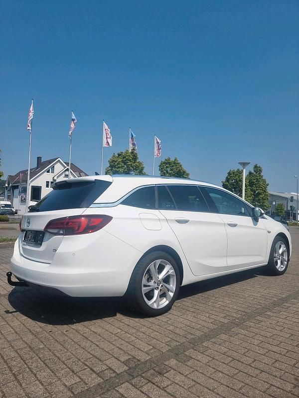 Gebraucht Opel Astra 136 PS (100 kW) 2018 Weiß Kombi