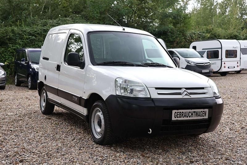 Weiß Gebraucht 2006 Citroën Berlingo Van / Kleinbus | 4.148 € (Teuer) - Bild 1/4