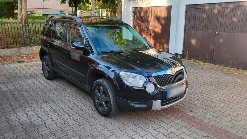 Grau Gebraucht 2013 Skoda Yeti SUV | 4.900 € (Fairer Preis) - Bild 1/4