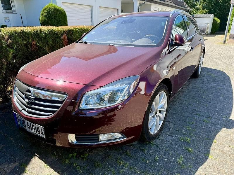 Rot Gebraucht 2012 Opel Insignia Innovation Kombi | 7.300 € (Fairer Preis) - Bild 1/4