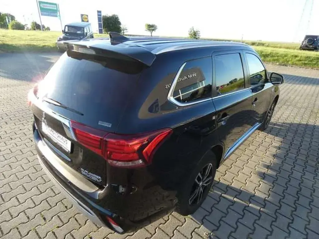 Gebraucht Mitsubishi Outlander P-HEV Top 135 PS (99 kW) 2019 Rubinschwarzmetallic (metallic) SUV