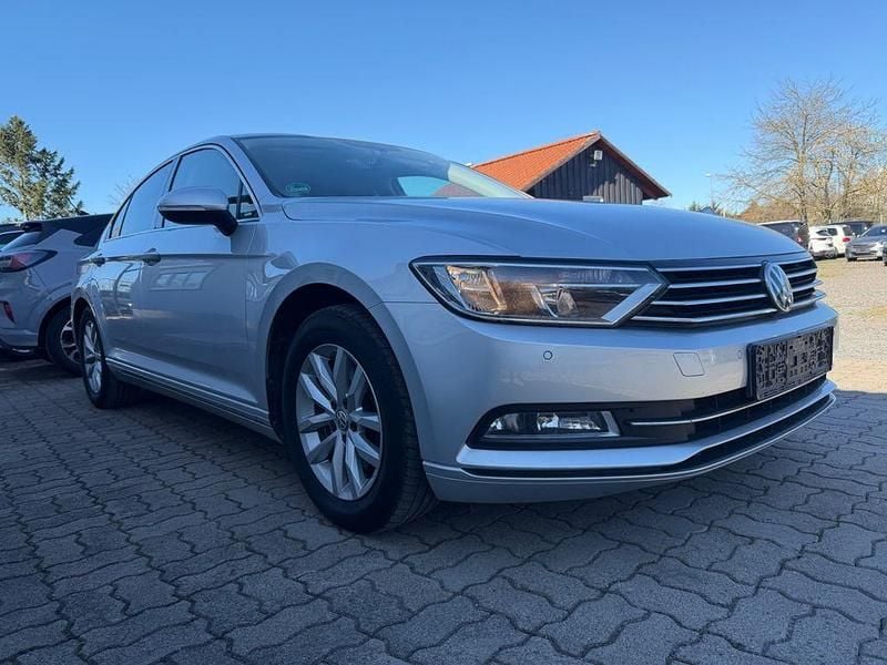 Gebraucht VW Passat Comfortline 150 PS (110 kW) 2017 Silber Limousine
