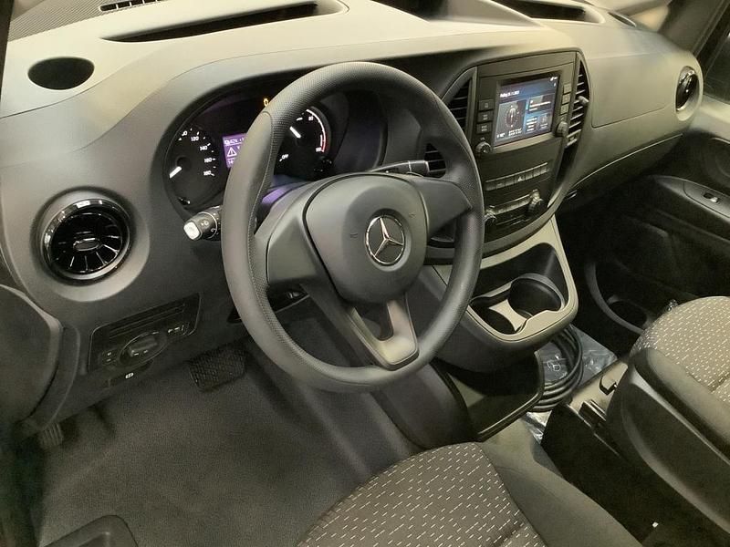 Gebraucht Mercedes e-Vito 85 kW (116 PS) 2022 Schwarz obsidianschwarz metall Van / Kleinbus