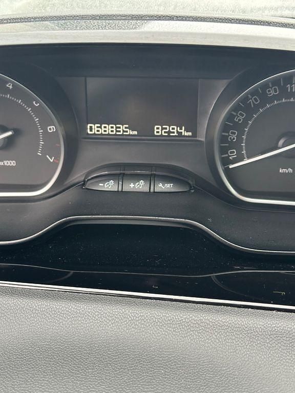 Gebraucht Peugeot 208 Active 82 PS (60 kW) 2016 Weiß Kleinwagen