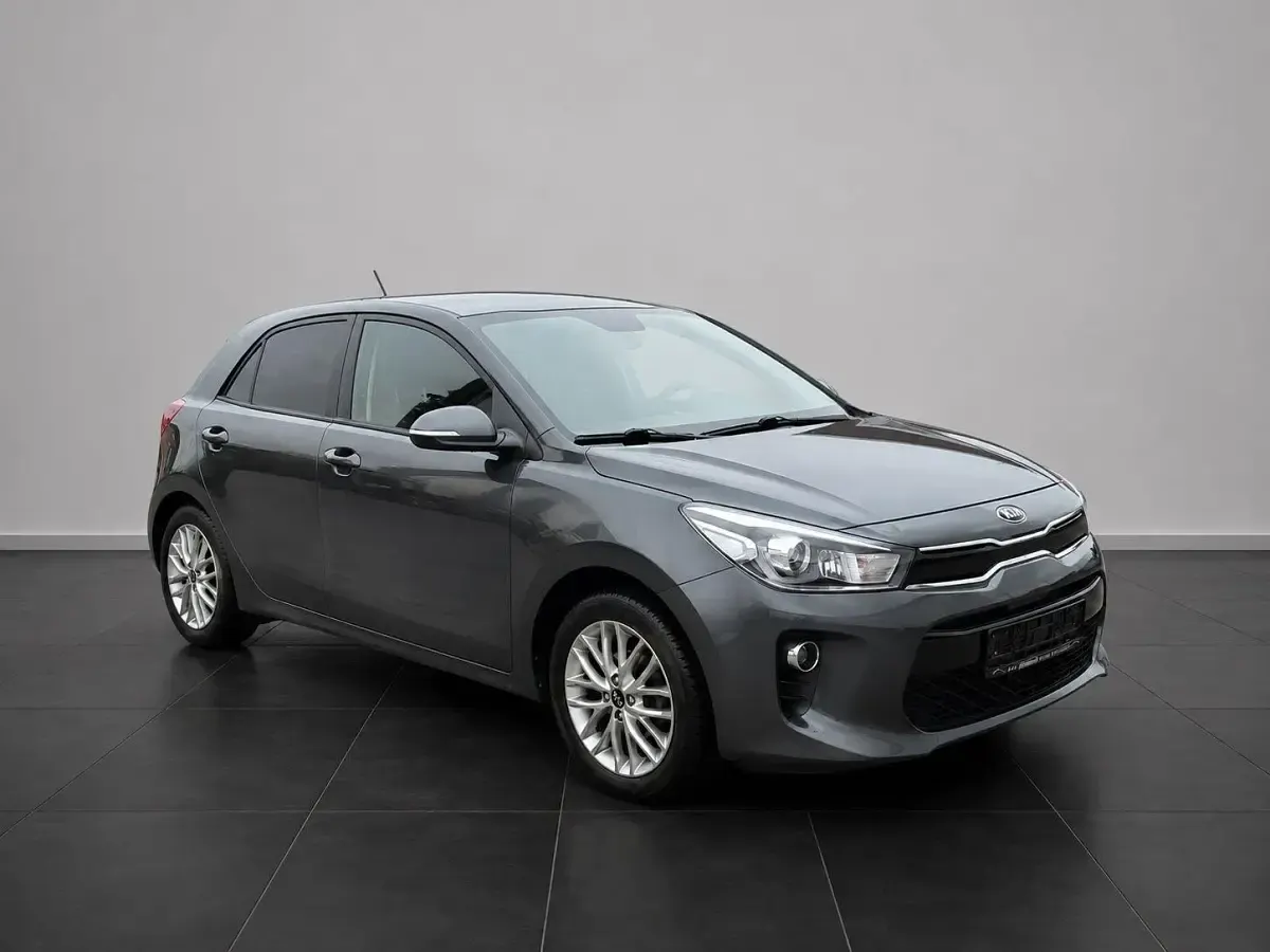 Gebraucht Kia Rio DREAM-TEAM Edition 84 PS (61 kW) 2018 Grau Limousine