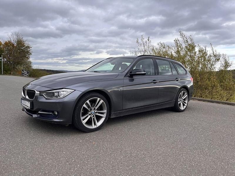 Grau Gebraucht 2015 BMW 320 Sport Line Kombi | 14.799 € (Fairer Preis) - Bild 1/4