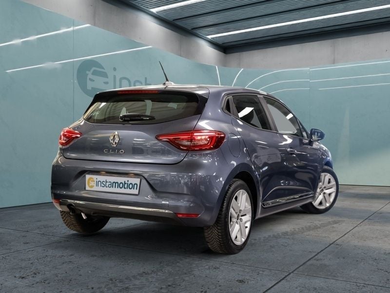 Grau Gebraucht 2020 Renault Clio V Experience Limousine | 12.470 € (Fairer Preis) - Bild 1/3