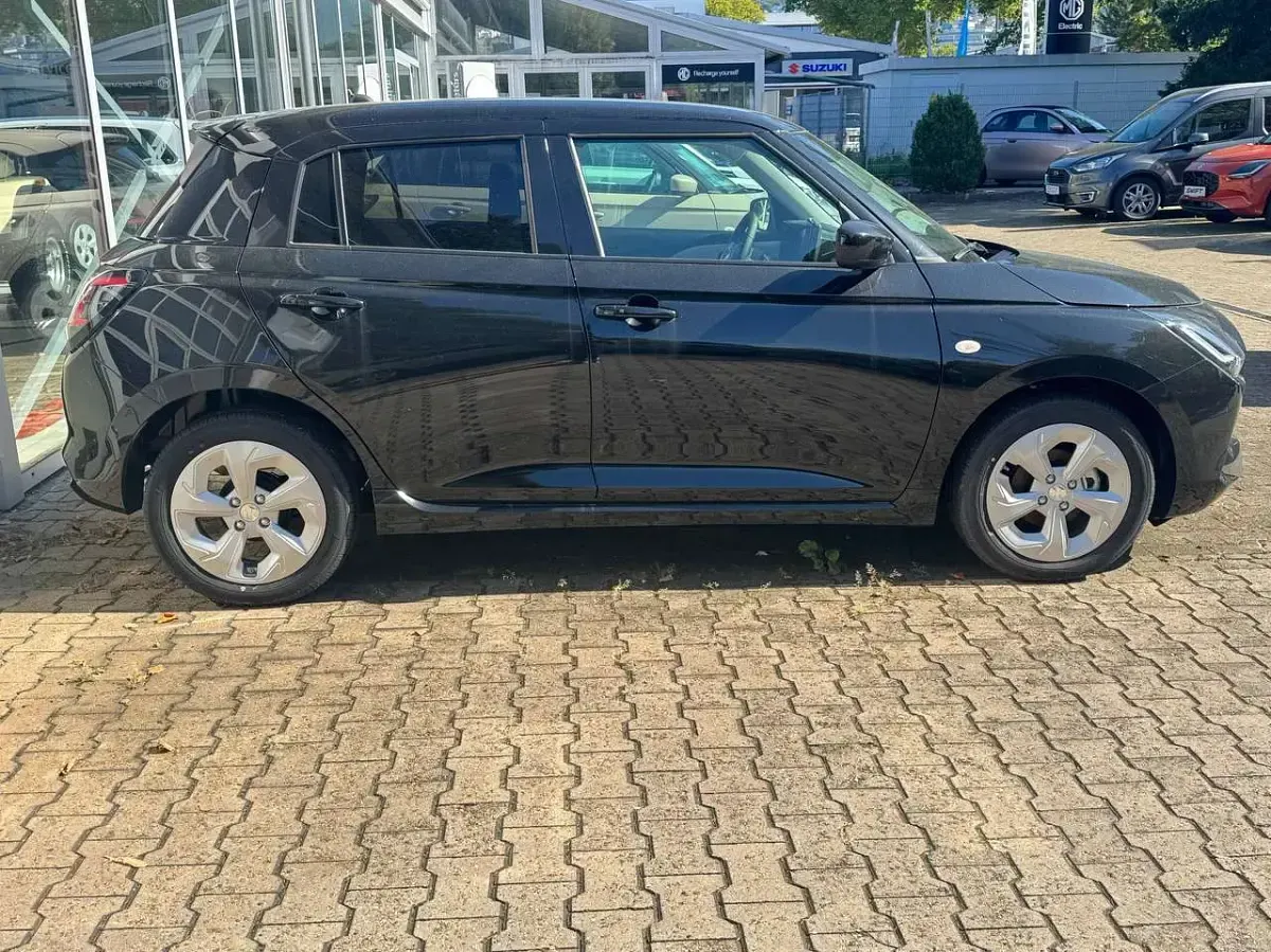 Neu Suzuki Swift Comfort 83 PS (61 kW) 2026 Super black pearl metallic Kleinwagen