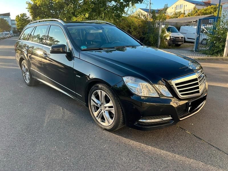 Gebraucht Mercedes E200 136 PS (100 kW) 2012 Schwarz Kombi