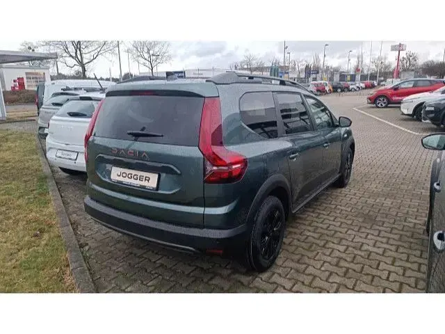 Gebraucht Dacia Jogger Extreme 101 PS (74 kW) 2024 Grün schwarz Van / Kleinbus