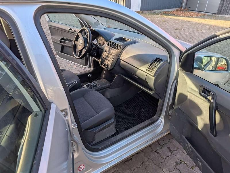 Gebraucht VW Polo 75 PS (55 kW) 2002 Silber Limousine