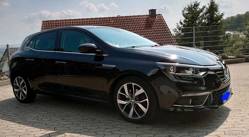 Gebraucht Renault Mégane IV Bose Edition 130 PS (95 kW) 2016 Schwarz Limousine